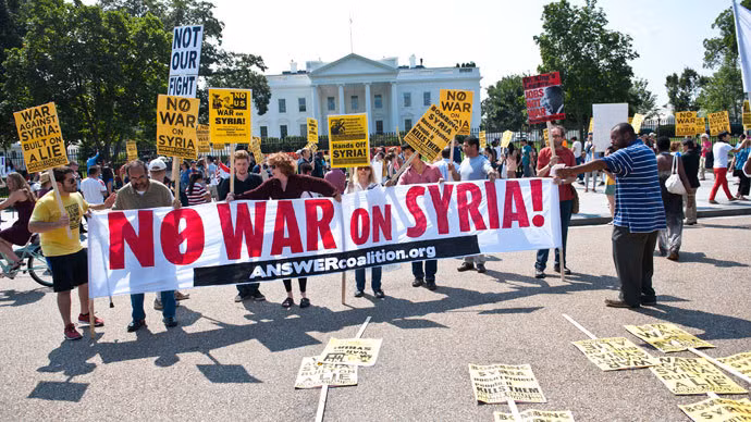 Cuộc biểu tình kêu gọi không tấn công Syria ở bên ngoài Nhà Trắng (Mỹ)