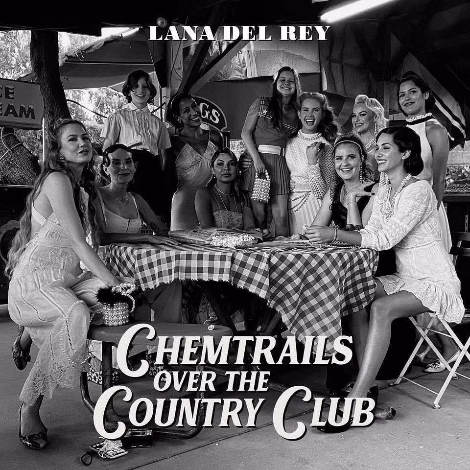 Album mới nhất Chemtrails Over the Country Club giúp nữ ca sĩ đạt vị trí thứ 2 trên bảng xếp hạng Billboard 200.