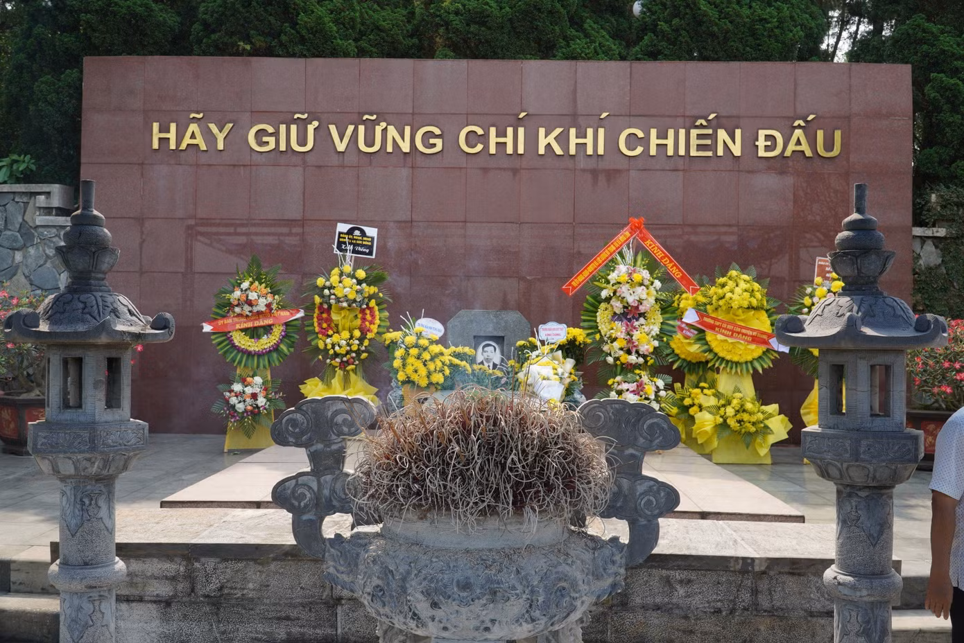 Cuộc đời hoạt động cách mạng của cố Tổng Bí thư Trần Phú không dài nhưng đã để lại một tấm gương sáng chói về chí khí cách mạng và tinh thần kiên trung, bất khuất của người chiến sĩ cộng sản.