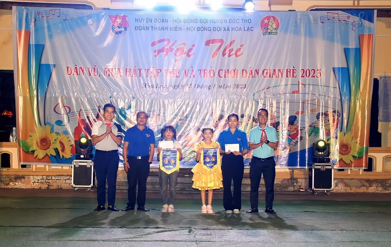 Không chỉ thực hiện nhiều công trình ý nghĩa mà anh Quế còn luôn hăng say với hoạt động dịp hè cho thiếu nhi.