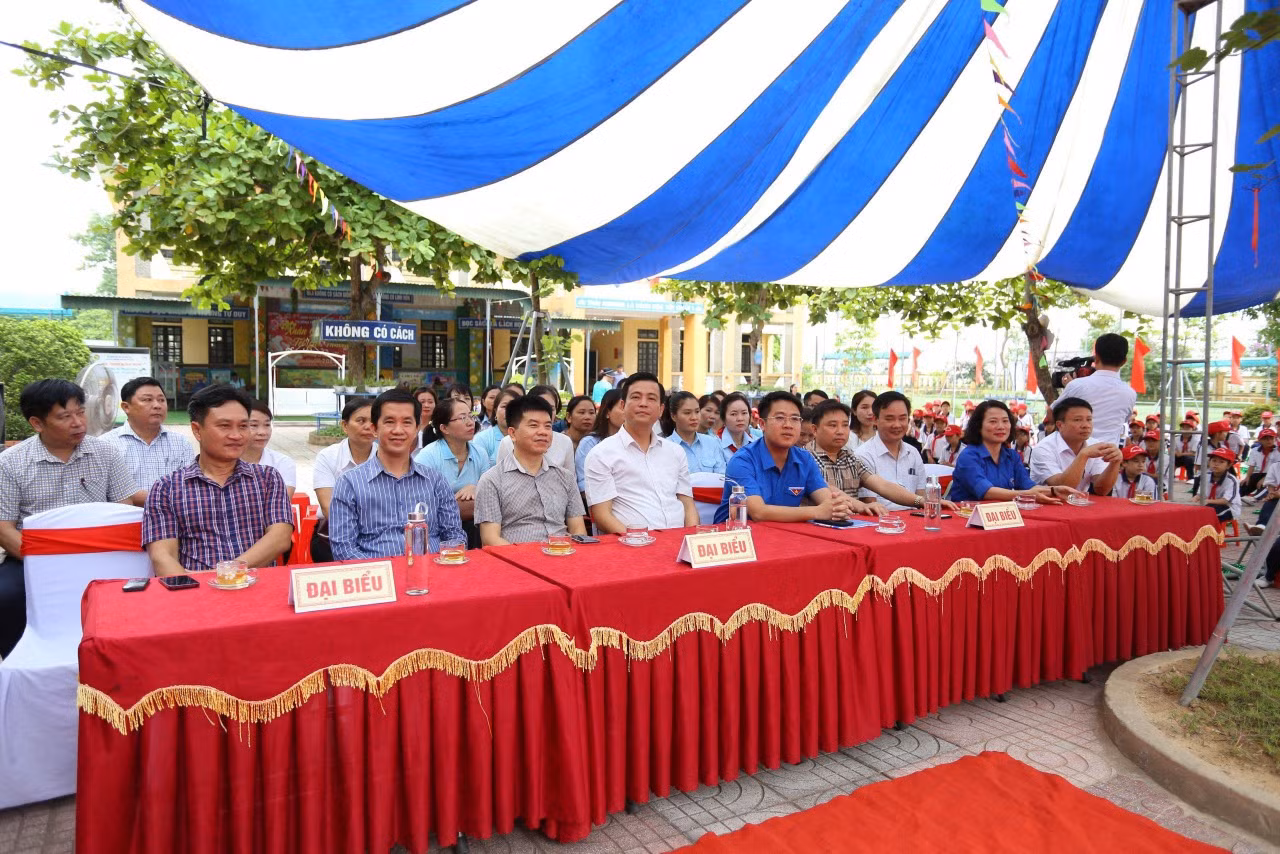 Đại diện lãnh đạo sở, ban ngành tham gia buổi lễ phát động. Đại diện lãnh đạo sở, ban ngành tham gia buổi lễ phát động.