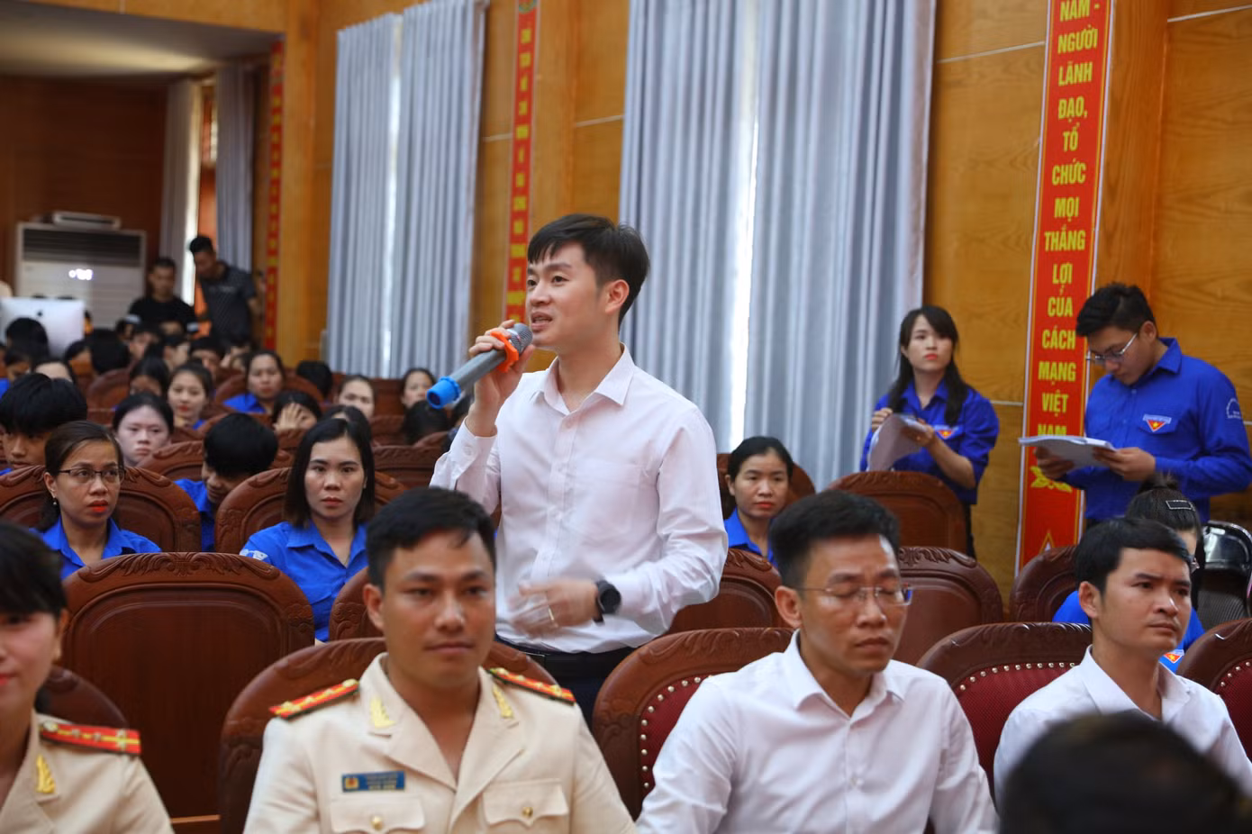 Tại chương trình, thông qua phần thảo luận, các đại biểu đã cùng chia sẻ về lý tưởng sống cao đẹp của thanh niên. Tại chương trình, thông qua phần thảo luận, các đại biểu đã cùng chia sẻ về lý tưởng sống cao đẹp của thanh niên.