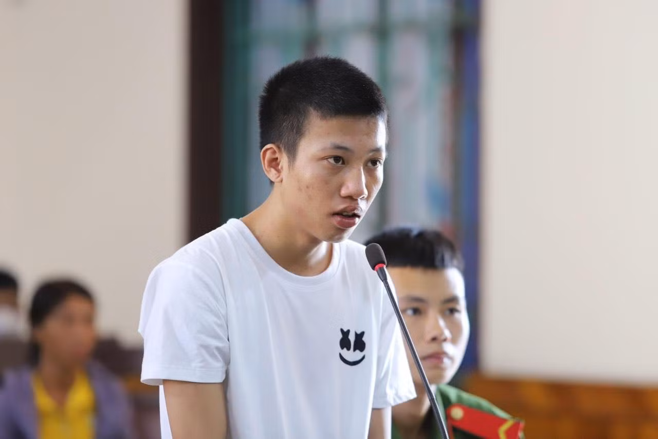 Bị cáo Phong tại phiên toà xét xử. Bị cáo Phong tại phiên toà xét xử.