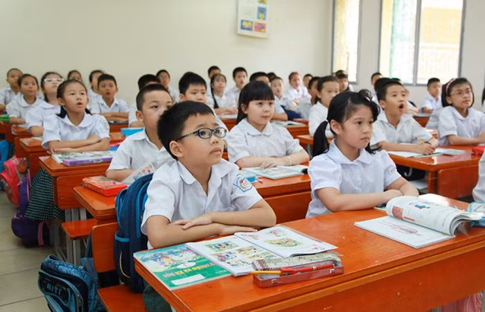 Hà Tĩnh phát động “Ngày Chủ nhật không dạy thêm, học thêm”. Ảnh: Cổng thông tin Hà Tĩnh Hà Tĩnh phát động “Ngày Chủ nhật không dạy thêm, học thêm”. Ảnh: Cổng thông tin Hà Tĩnh