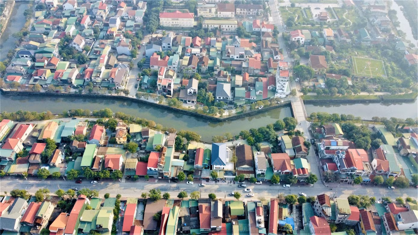 Hào thành giờ chỉ còn 3 cảnh, trải dài từ phía sau Thành uỷ Hà Tĩnh qua thư viện cũ, bảo tàng cũ đến khu dân cư vòng qua Tỉnh uỷ, UBND Hà Tĩnh, công an tỉnh đến đường Phan Đình Phùng và ra sông Cụt.