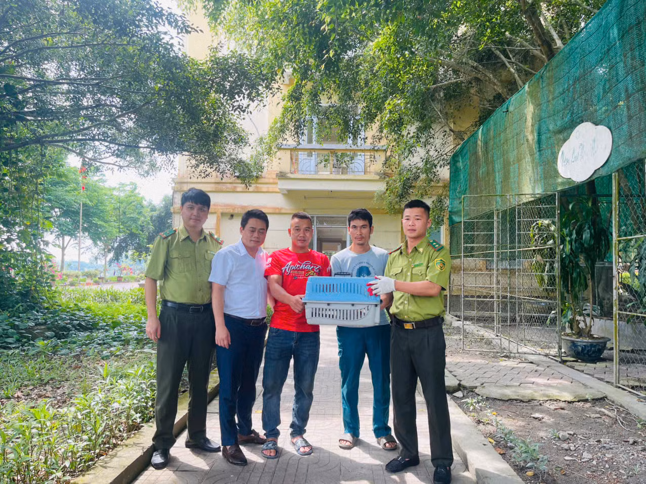Vườn Quốc gia Vũ Quang tiếp nhận cá thể trăn. Vườn Quốc gia Vũ Quang tiếp nhận cá thể trăn.