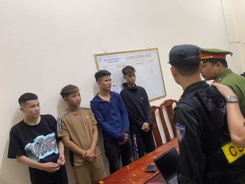 4 đối tượng đang bị công an triệu tập điều tra làm rõ. 4 đối tượng đang bị công an triệu tập điều tra làm rõ.