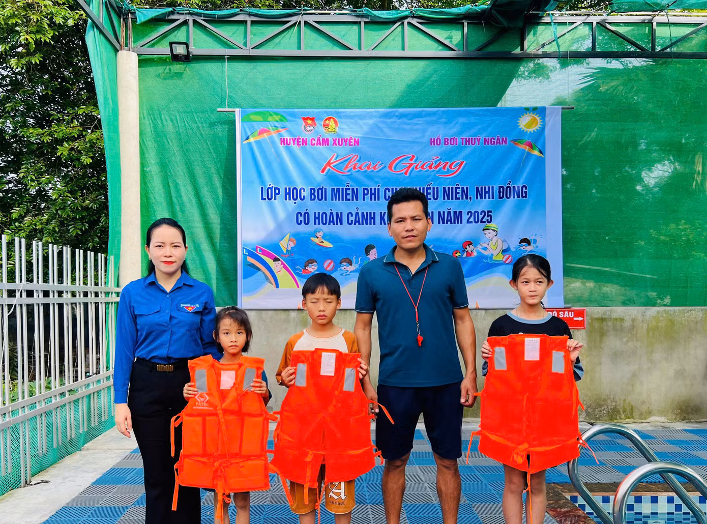 Được biết, trong toàn tỉnh Hà Tĩnh, mùa hè năm nay, tuổi trẻ các địa phương đã và đang triển khai hàng chục lớp dạy bơi miễn phí, với hàng nghìn thiếu nhi đăng ký. Được biết, trong toàn tỉnh Hà Tĩnh, mùa hè năm nay, tuổi trẻ các địa phương đã và đang triển khai hàng chục lớp dạy bơi miễn phí, với hàng nghìn thiếu nhi đăng ký.