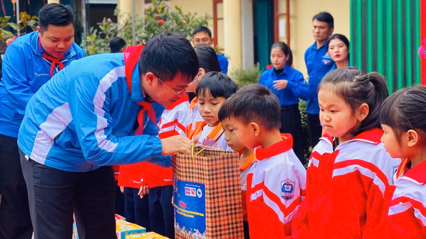 Hoạt động này nhằm chia sẻ, hỗ trợ các gia đình chính sách, thanh thiếu nhi ở vùng sâu vùng xa, khu vực biên giới gặp hoàn cảnh khó khăn và phát huy tinh thần tình nguyện, tương thân tương ái “Lá lành đùm lá rách”, khơi dậy trong thanh niên tinh thần yêu nước, lòng tự hào dân tộc của các bạn đoàn viên thanh niên.