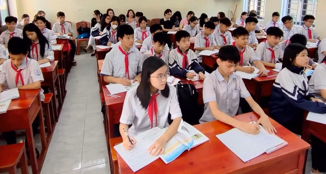 Học sinh trường THCS Lê Bình, thành phố Hà Tĩnh ôn thi. (Ảnh Cổng TT HT)