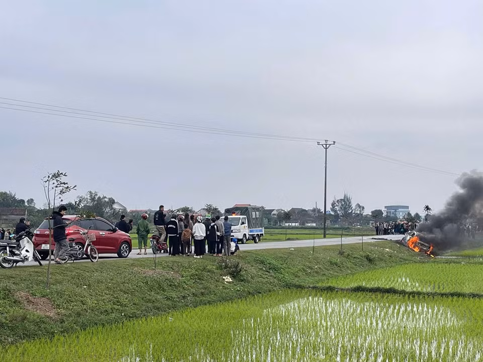 Hiện trường nơi xảy ra vụ cháy xe.
