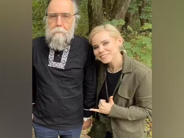 Ông Aleksandr Dugin và con gái Platonova. Ảnh: RT Ông Aleksandr Dugin và con gái Platonova. Ảnh: RT