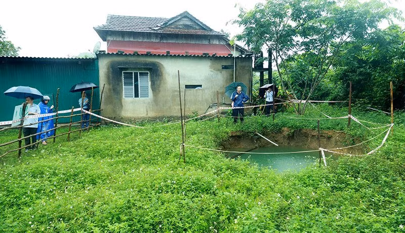 "Hố tử thần" xuất hiện ở nhà ông Hồ Bình Hiền