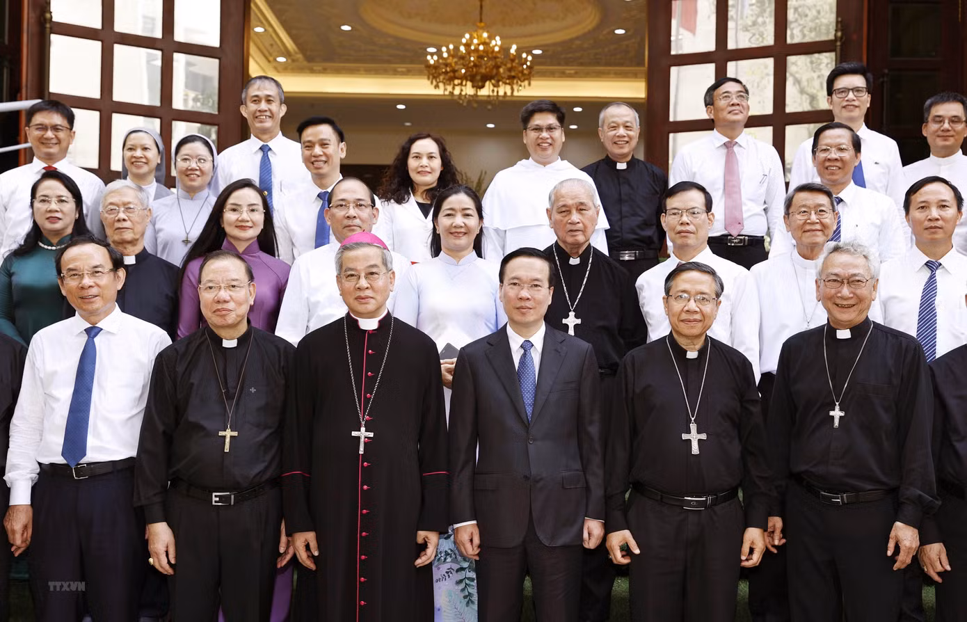 Chủ tịch nước Võ Văn Thưởng với Hội đồng Giám mục Việt Nam. (Ảnh: Thống Nhất/TTXVN)