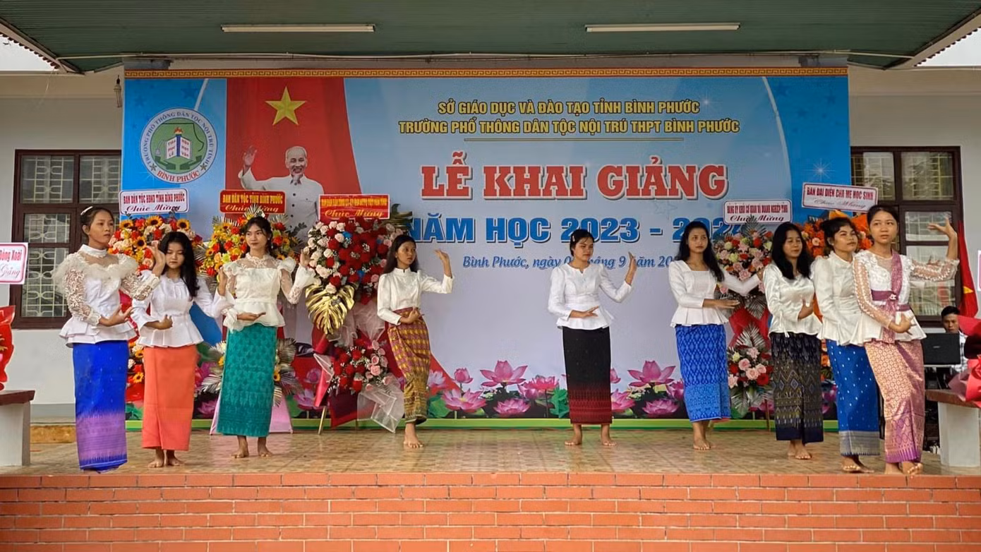 100% học sinh (trong đó 1.147 nữ sinh) tại 7/7 Trường PTDTNT trong tỉnh đã được tuyên truyền, tiếp cận các kiến thức về giới và bình đẳng giới. 100% học sinh (trong đó 1.147 nữ sinh) tại 7/7 Trường PTDTNT trong tỉnh đã được tuyên truyền, tiếp cận các kiến thức về giới và bình đẳng giới.