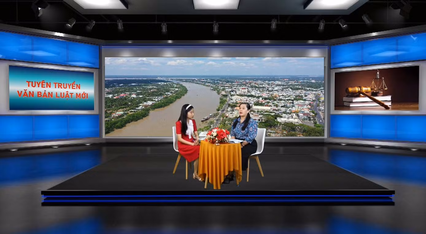 Một buổi livestream tư vấn pháp luật trực tuyến về bạo lực gia đình trên Trang Fanpage Thông tin phổ biến, giáo dục pháp luật tỉnh Bến Tre.