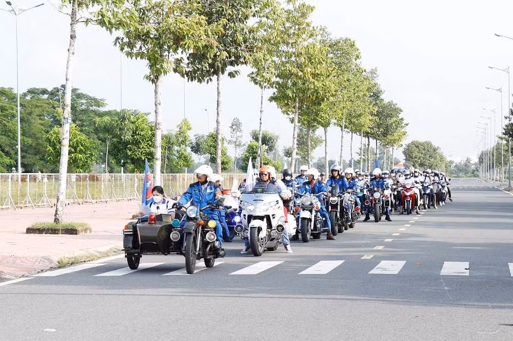 Hàng trăm đoàn viên, thanh niên diễu hành tại TP. Mỹ Tho để tuyên truyền Thúc đẩy bình đẳng giới, góp phần giảm thiểu mất cân bằng giới tính khi sinh