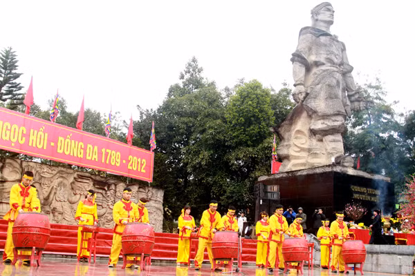 Tưng bừng trong tiếng trống khai hội