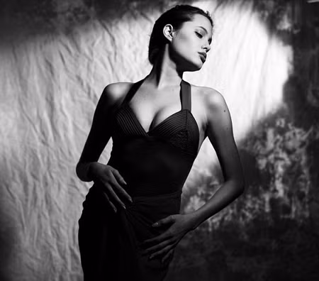Ngày là học sinh, Angelina Jolie đã sớm 
