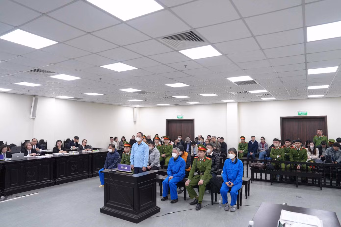 Các bị cáo tại phiên tòa.