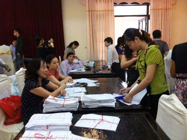 Các Sở GD&ĐT bàn giao hồ sơ dự thi đại học, cao đẳng vào sáng nay 5/5