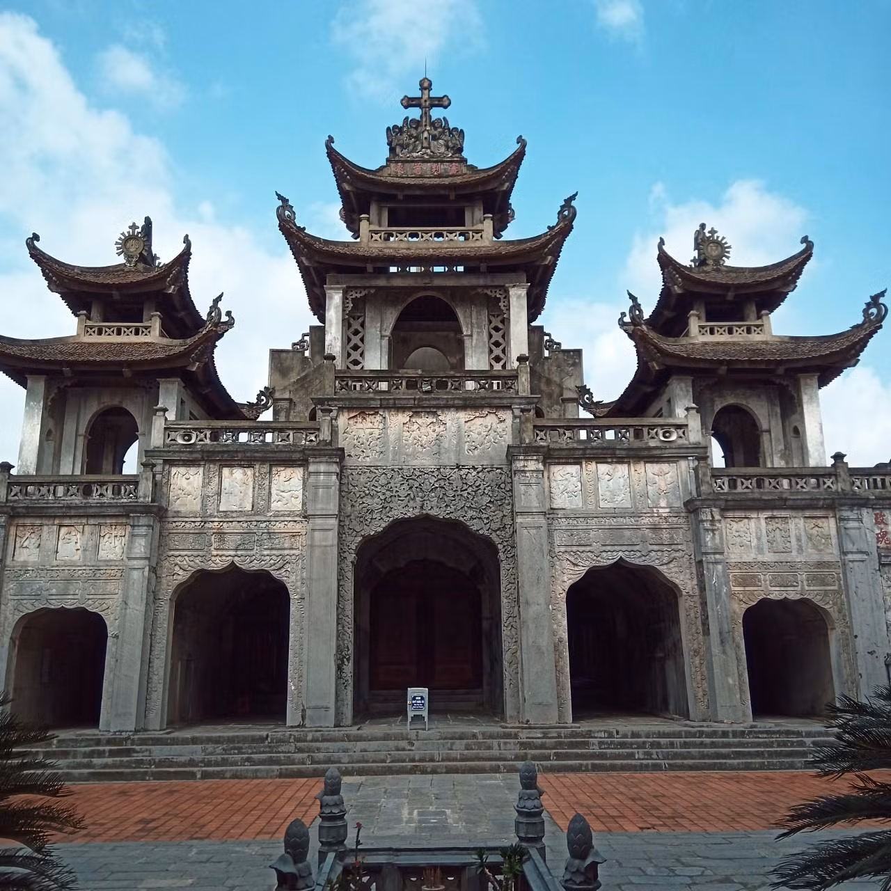 Khu vực cuối Nhà thờ Chính toà Phát Diệm. Ảnh: M.Đ Khu vực cuối Nhà thờ Chính toà Phát Diệm. Ảnh: M.Đ