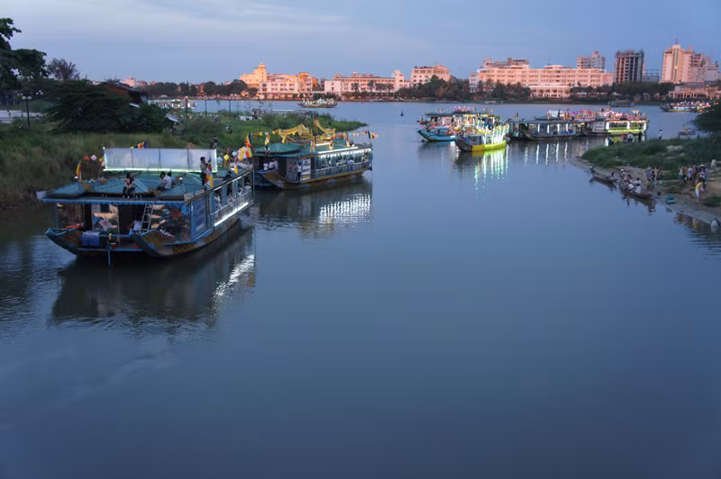 Đoàn Rước Phật trên sông Hương