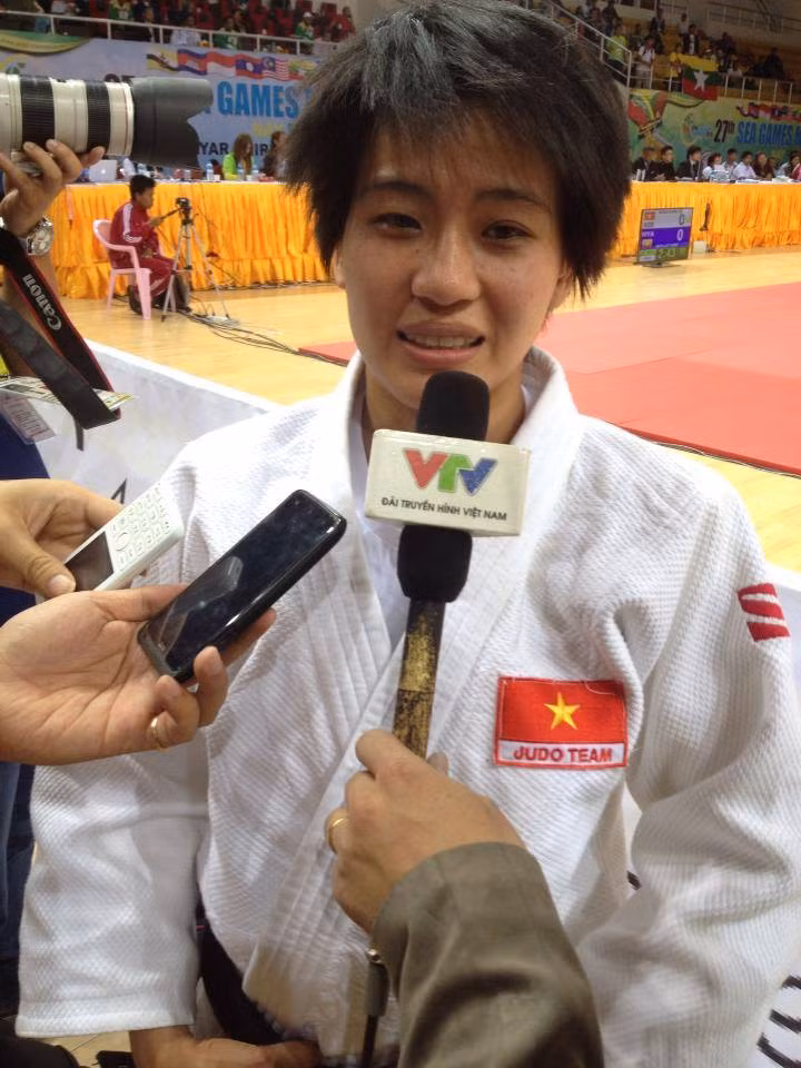 Văn Ngọc Tú và Hồ Ngân Giang trả lời báo chí sau khi đem về 2 tấm HCV cho Judo Việt Nam