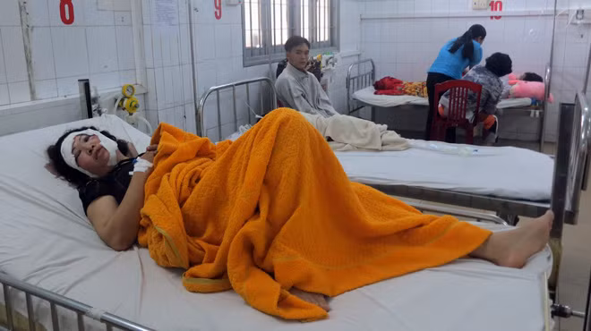Chị Nguyễn Thị Phi được cấp cứu tại Bệnh viện Đa khoa Phú Quốc. Ảnh: Tuổi trẻ Chị Nguyễn Thị Phi được cấp cứu tại Bệnh viện Đa khoa Phú Quốc
