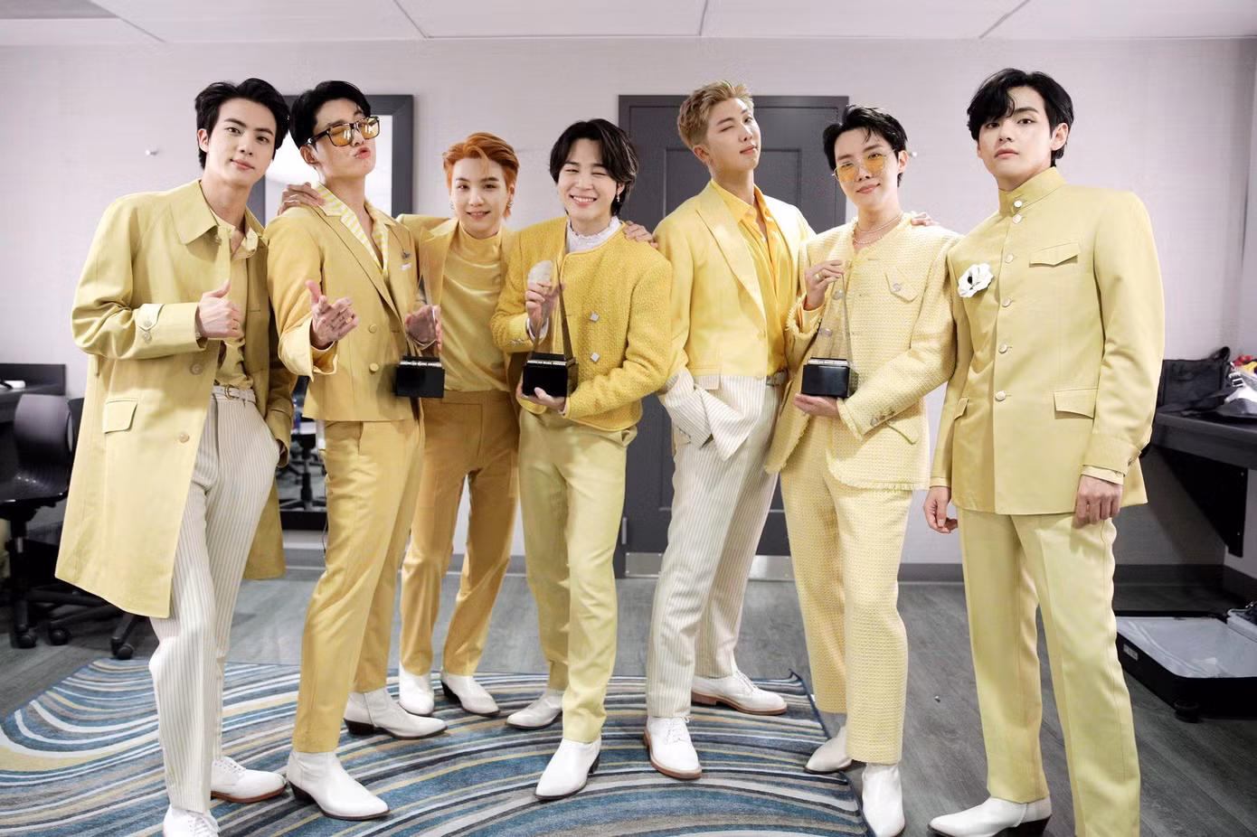 Bàn thua đáng tiếc của Taylor Swift trước nhóm nhạc BTS. Bàn thua đáng tiếc của Taylor Swift trước nhóm nhạc BTS.