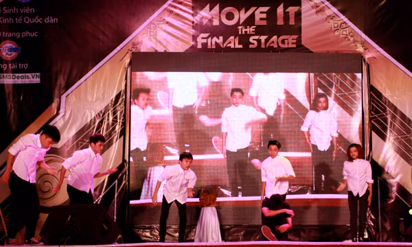 Với những bước nhảy, Handi Crew chỉ ra nguyên nhân bạo lực học đường có một phần từ tình cảm gia đình 