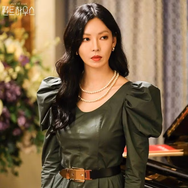 Kim So Yeon vị trí thứ 6. Nữ diễn viên có 2 năm liền "náo loạn" màn ảnh với bộ phim Penthouse. Kim So Yeon vị trí thứ 6. Nữ diễn viên có 2 năm liền "náo loạn" màn ảnh với bộ phim Penthouse.