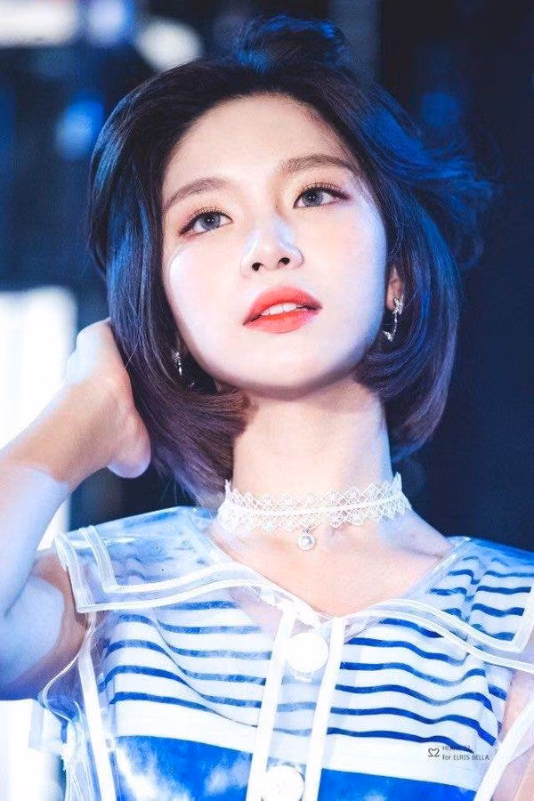 Cả Bella và Naevis đều sở hữu nhiều đường nét giống nhau đến ấn tượng.