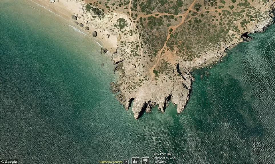 Một bãi biển khá yên bình ở Faro, Bồ Đào Nha.