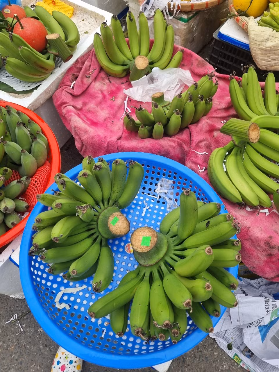 Nửa triệu đồng/nải chuối xanh 25 quả (ảnh: Ngọc Mai). Nửa triệu đồng/nải chuối xanh 25 quả (ảnh: Ngọc Mai).