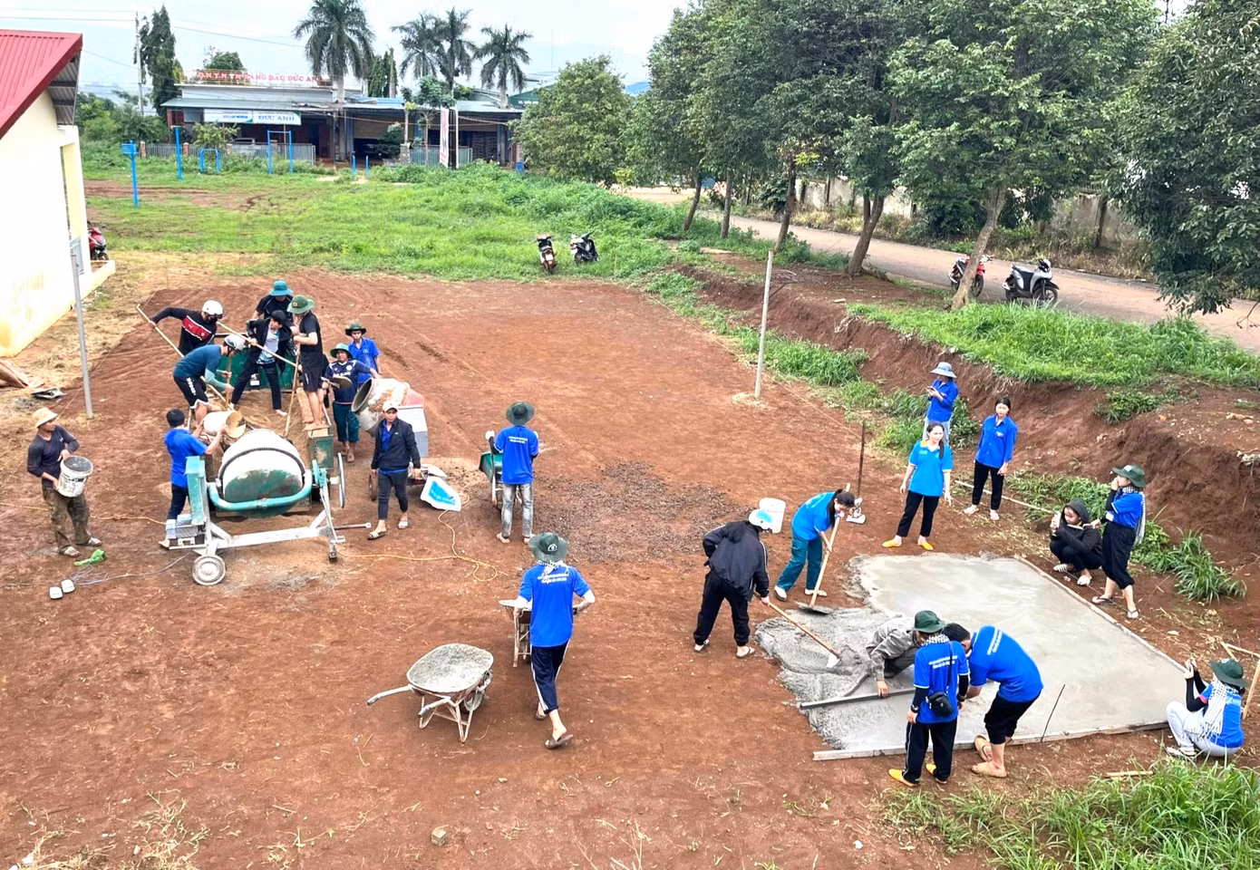 Hoạt động tình nguyện là một trong những tiêu chí của sinh viên 5 tốt Hoạt động tình nguyện là một trong những tiêu chí của sinh viên 5 tốt
