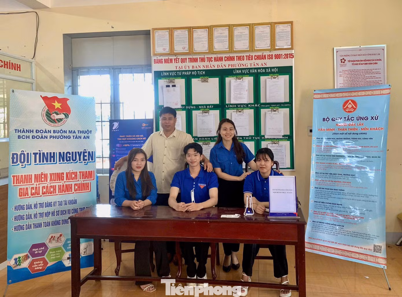 Chị Ngọc tích cực vận động đoàn viên thanh niên tham gia chuyển đổi số, ứng dụng công nghệ số trong các phong trào hoạt động của phường và của cơ quan, đơn vị; Thành lập và duy trì đội tình nguyện “Thanh niên xung kích tham gia cải cách hành chính”, “Tổ công nghệ số cộng đồng”,…