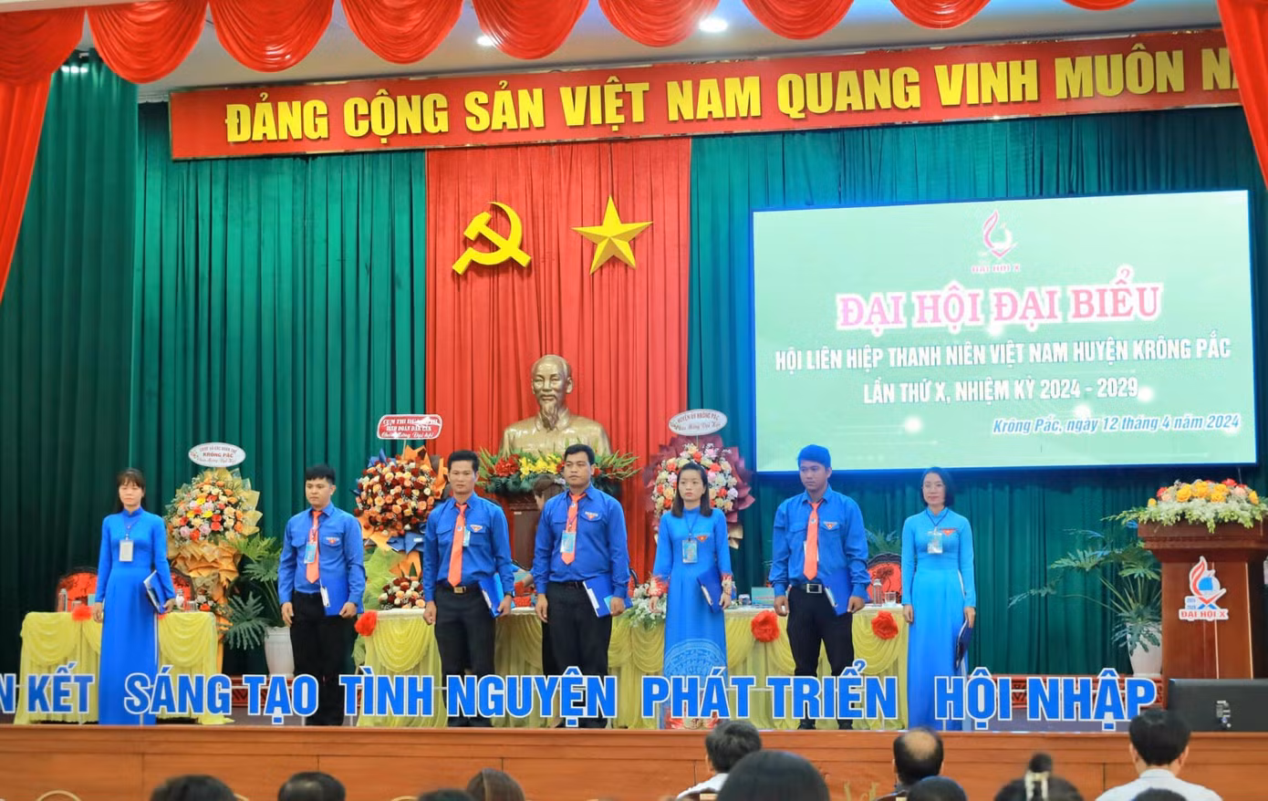 Huyện Đoàn Krông Pắc vừa tổ chức thành công Đại hội đại biểu Hội liên hiệp Thanh niên Việt Nam huyện lần thứ X Huyện Đoàn Krông Pắc vừa tổ chức thành công Đại hội đại biểu Hội liên hiệp Thanh niên Việt Nam huyện lần thứ X