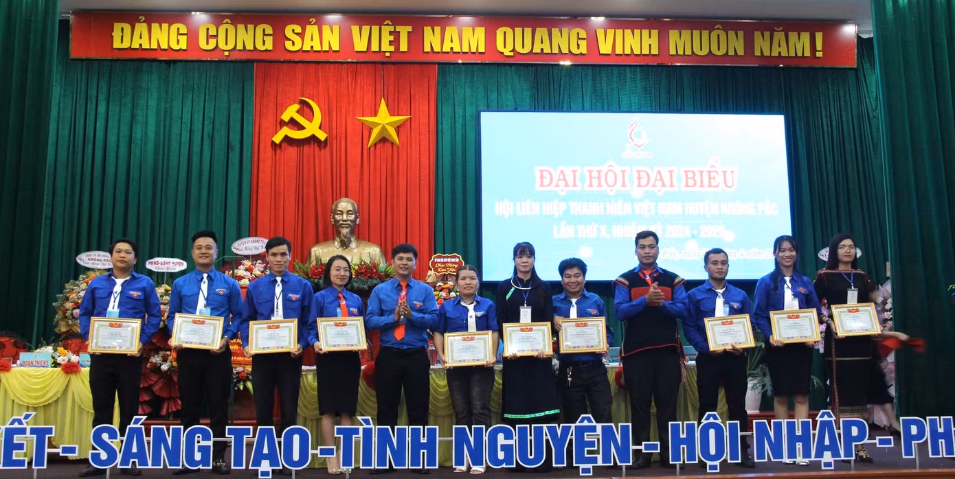 Trong nhiệm kỳ qua, Huyện Đoàn Krông Pắc đã hỗ trợ các đề án khởi nghiệp của thanh niên. Trong nhiệm kỳ qua, Huyện Đoàn Krông Pắc đã hỗ trợ các đề án khởi nghiệp của thanh niên.