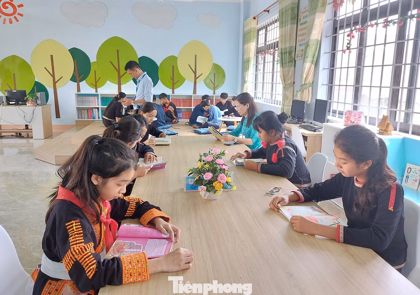 Các thư viện mang đến cho học sinh, đặc biệt là ở vùng sâu vùng xa có cơ hội tiếp cận nhiều sách, truyện, báo. Qua đó, tạo đam mê đọc sách cho học sinh cũng như phát triển văn hóa đọc trong trường học. Các thư viện mang đến cho học sinh, đặc biệt là ở vùng sâu vùng xa có cơ hội tiếp cận nhiều sách, truyện, báo. Qua đó, tạo đam mê đọc sách cho học sinh cũng như phát triển văn hóa đọc trong trường học.