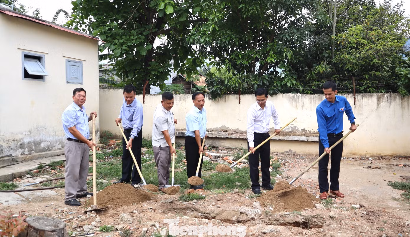 Chương trình “Nhà vệ sinh cho em” tại tỉnh Đắk Lắk sẽ trao tặng 8 công trình “Nhà vệ sinh cho em” tại các trường thuộc huyện Buôn Đôn, M’đrắk, Krông Bông và thị xã Buôn Hồ. Chương trình “Nhà vệ sinh cho em” tại tỉnh Đắk Lắk sẽ trao tặng 8 công trình “Nhà vệ sinh cho em” tại các trường thuộc huyện Buôn Đôn, M’đrắk, Krông Bông và thị xã Buôn Hồ.