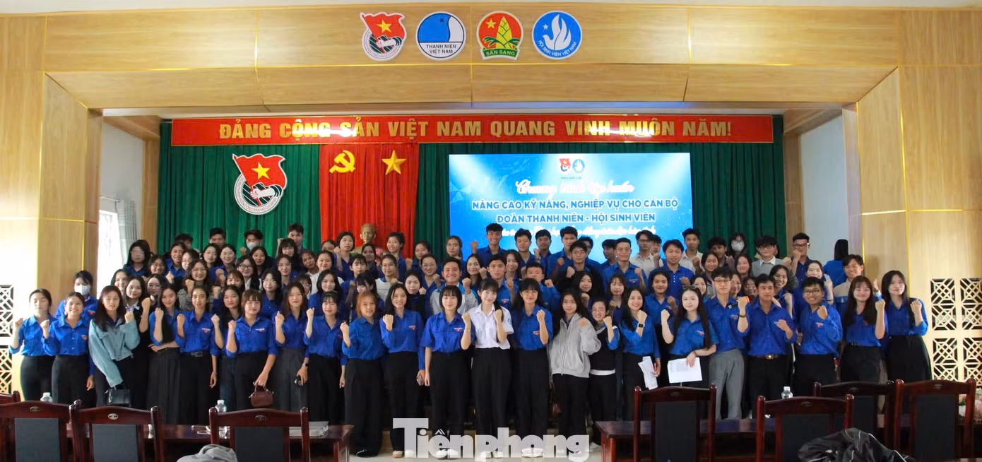 Chương trình diễn ra trong 2 ngày (22-23/2) gồm 3 chuyên đề lý thuyết, 1 chuyên đề thực hành, 1 hành trình trải nghiệm và 1 cuộc thi truyền thông, với sự tham gia của hơn 156 cán bộ đoàn, hội.