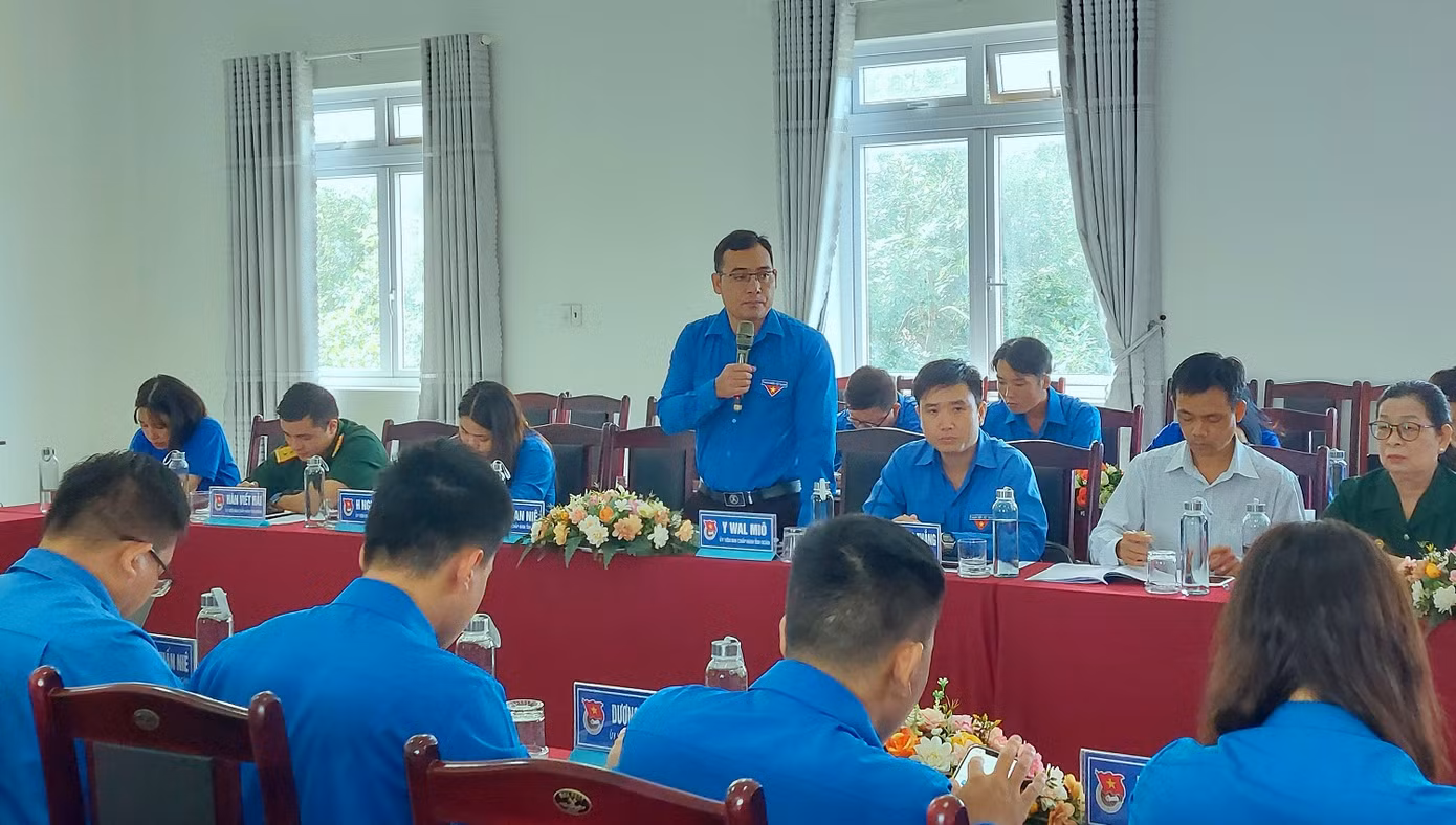 Nhiều ý kiến thảo luận của cán bộ đoàn cơ sở tại hội nghị Nhiều ý kiến thảo luận của cán bộ đoàn cơ sở tại hội nghị
