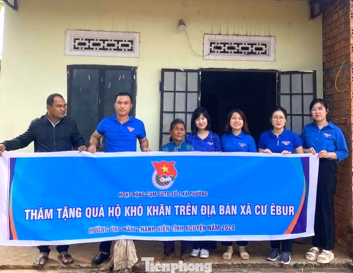 Thành Đoàn đồng loạt ra quân các đội hình Thanh niên tình nguyện tại 6 điểm với các hoạt động: trồng và chăm sóc cây xanh; thăm tặng quà các hộ gia đình chính sách, khó khăn; tổ chức hoạt động vui Tết và tặng quà tại Trung tâm Vi nhân, … Các hoạt động thu hút hơn 300 đoàn viên thanh thiếu niên.