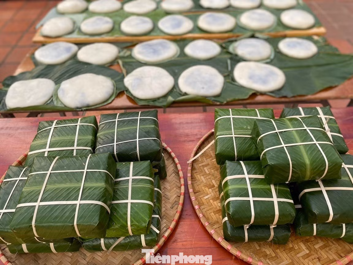 Hoạt động trình diễn gói bánh chưng, giã bánh giầy là điểm mới trong năm nay. Hoạt động trình diễn gói bánh chưng, giã bánh giầy là điểm mới trong năm nay.