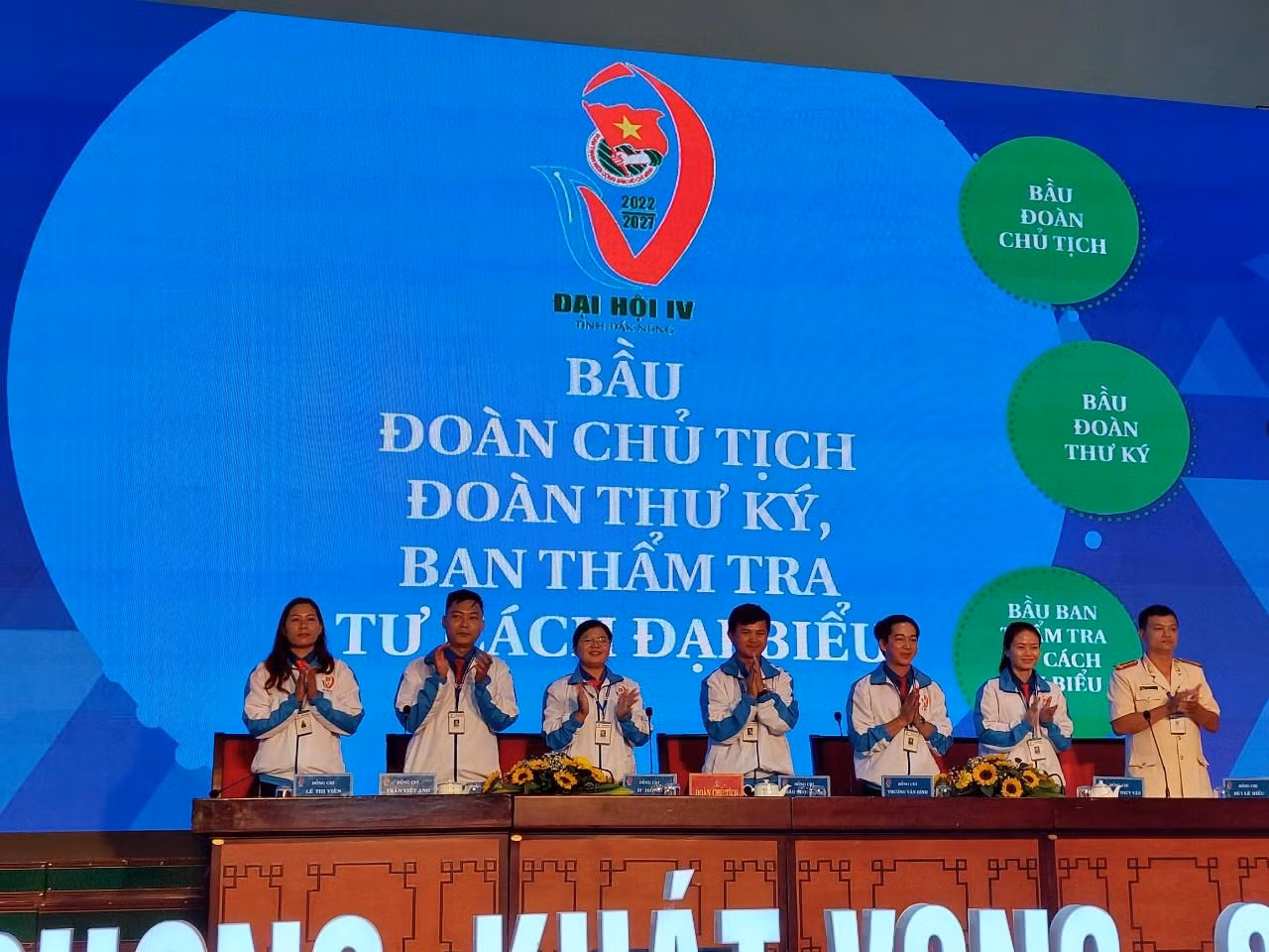 Đoàn Chủ tịch ra mắt tại đại hội