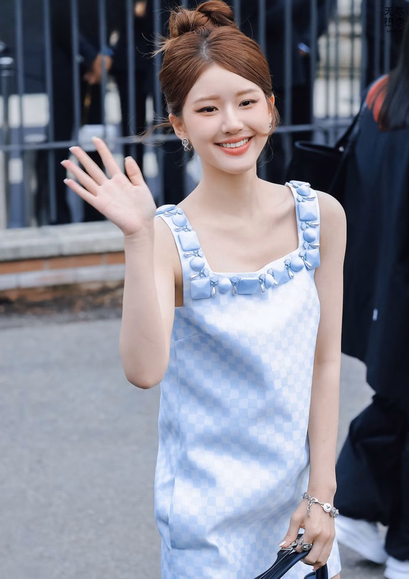 Triệu Lộ Tư, Bạch Lộc và Ngu Thư Hân vẫn chưa thể chinh phục được thảm đỏ quốc tế.