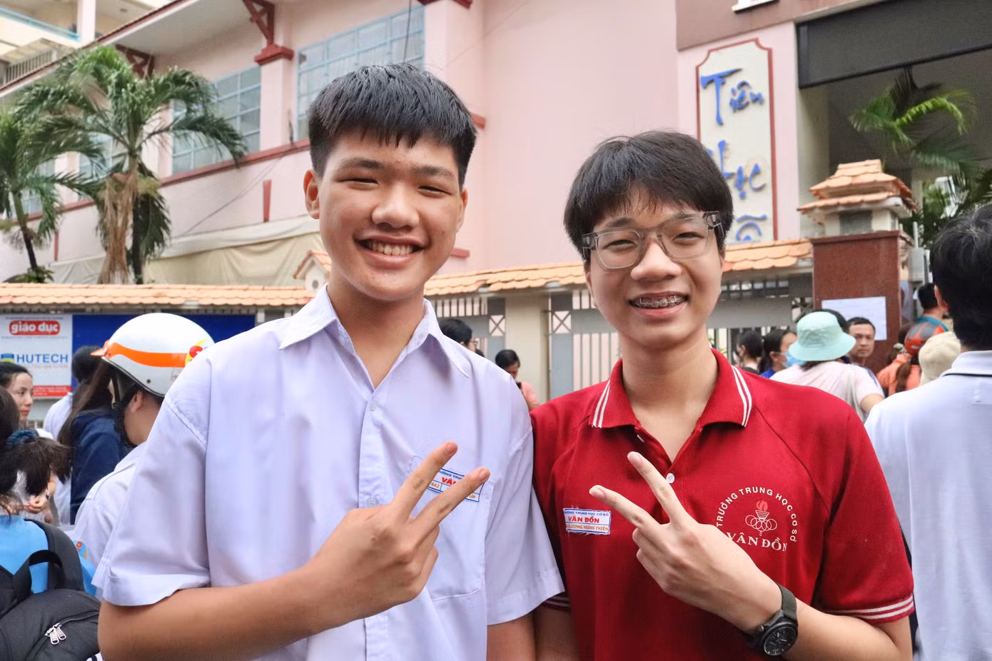 Bỉnh Lâm (trái) và Hoàng Thiên (phải). Ảnh: Văn Tùng.