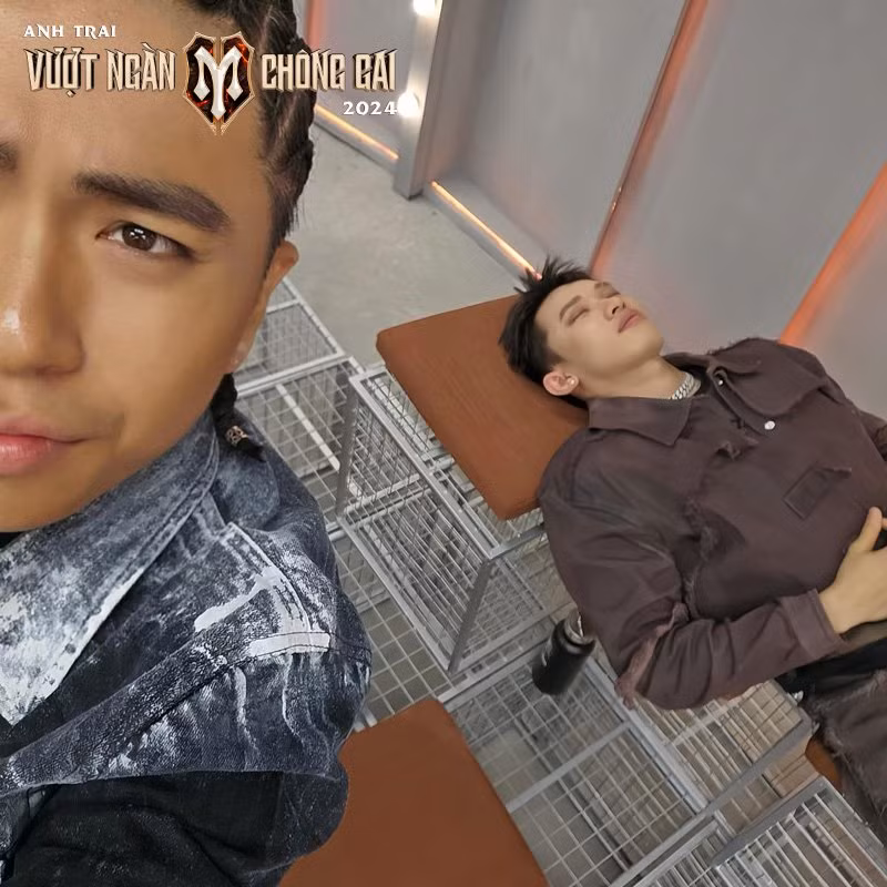 Một anh đã bị dính bẫy.