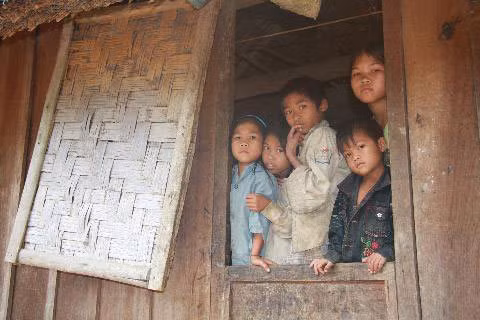 Trẻ em ở xóm 